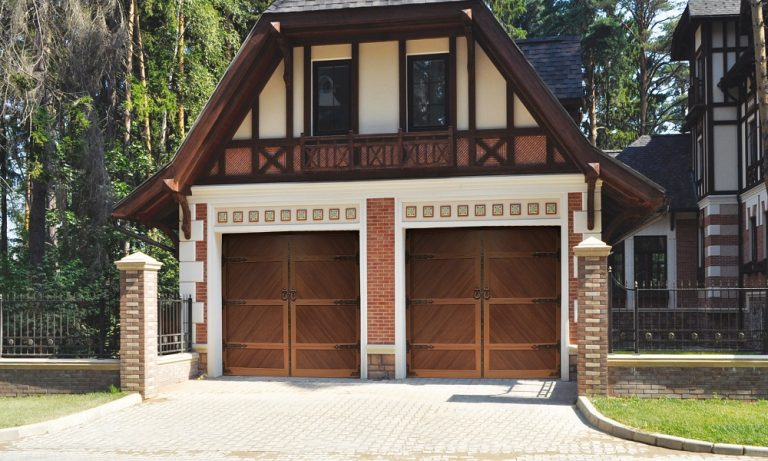 Компанія СТБуд пропонує купити гаражні ворота Kruzik, виготовлені з використанням унікальної технології друку